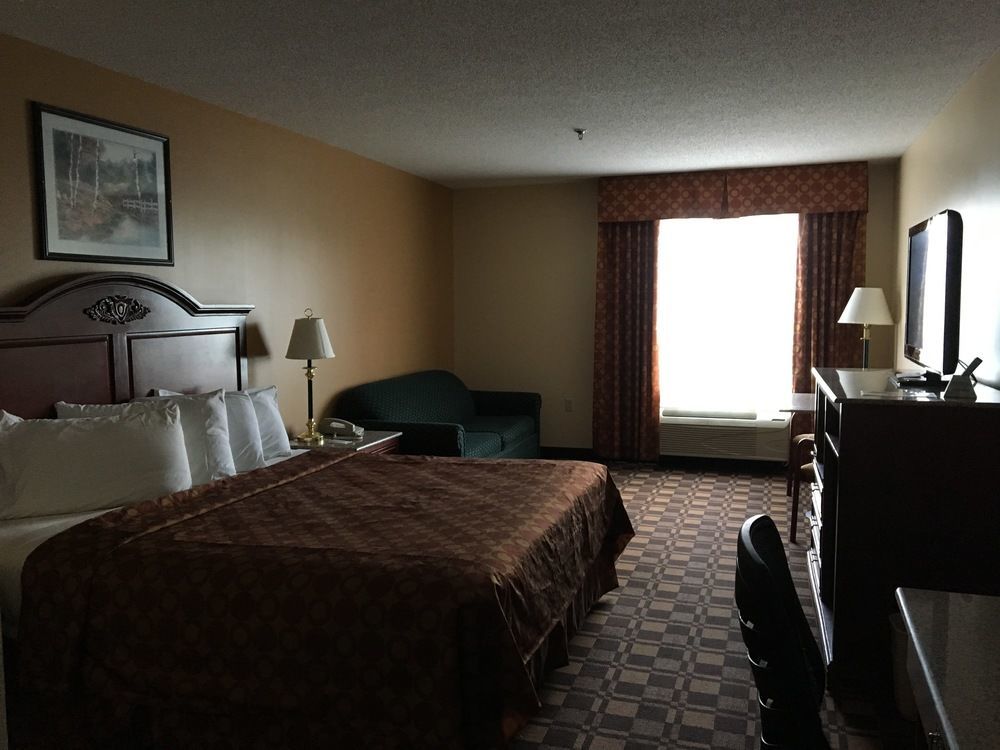 Cabot Inn & Suites Lancaster Exterior photo